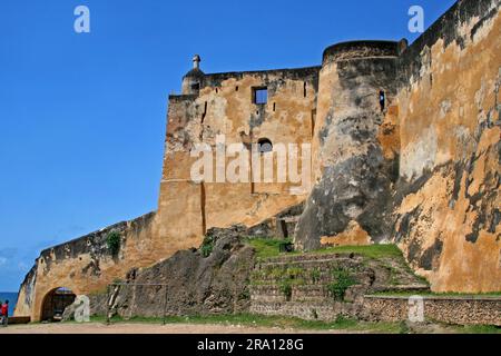 Fort Jesus a Mombasa, Kenya, costruito dai portoghesi nel 1593, oggi con museo nazionale Foto Stock