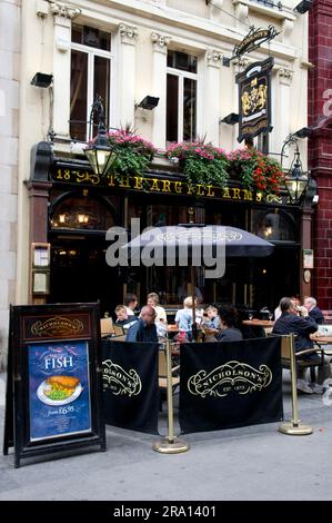 Ospiti del Pub 'Argyll Arms', Carnaby Street, Londra, Inghilterra, Regno Unito Foto Stock