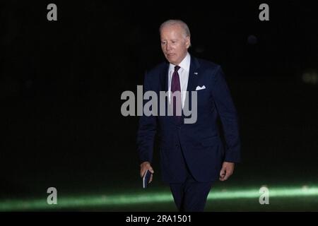 Washington, Vereinigte Staaten. 29 giugno 2023. Il presidente degli Stati Uniti Joe Biden torna alla Casa Bianca a Washington, DC, dopo aver partecipato agli eventi a New York, NY, 29 giugno 2023. Crediti: Chris Kleponis/Pool tramite CNP/dpa/Alamy Live News Foto Stock