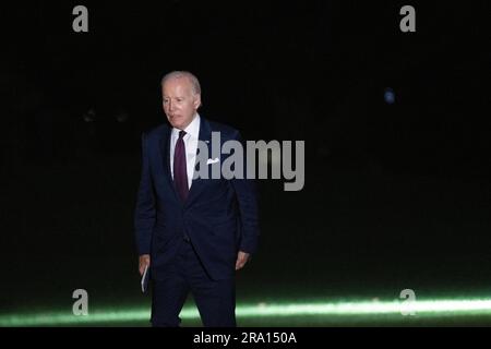 Washington, Vereinigte Staaten. 29 giugno 2023. Il presidente degli Stati Uniti Joe Biden torna alla Casa Bianca a Washington, DC, dopo aver partecipato agli eventi a New York, NY, 29 giugno 2023. Crediti: Chris Kleponis/Pool tramite CNP/dpa/Alamy Live News Foto Stock