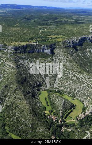 FRANCIA. GARD (30) PAGA VIGANAIS. VEDUTA AEREA DEL CIRCO DI NAVACELLES (ETICHETTATO GRAND SITE DE FRANCE) Foto Stock