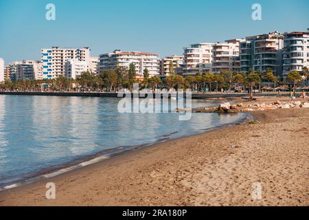 La città costiera di Vlorë, nell'Albania meridionale Foto Stock