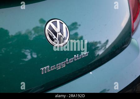 Bordeaux , Francia - 06 27 2023 : VW volkswagen maggiolino firma testo nuovo coleottero e logo marchio italian car model vehicle Foto Stock