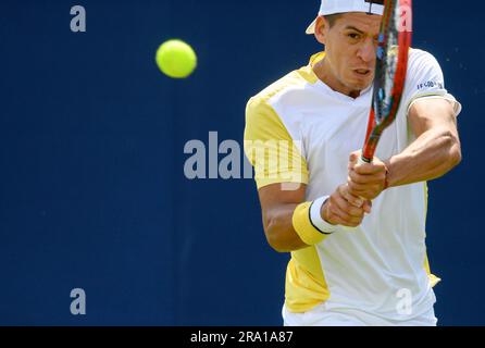 Sebastian Baez (ARG) gioca nel primo turno il primo giorno del Rothesay International tennis al Devonshire Park, Eastbourne, Regno Unito. 26th Ju Foto Stock