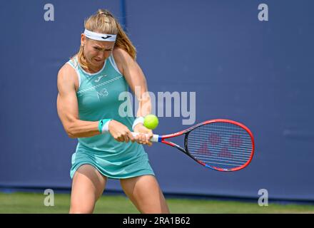 Marie Bouzkova (CZE) gioca il secondo giorno del Rothesay International, al Devonshire Park. Eastbourne, Regno Unito, 27 giugno 2023. Ha perso contro Beatriz H. Foto Stock