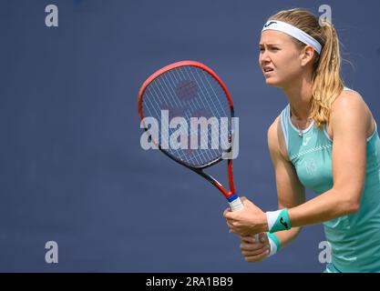 Marie Bouzkova (CZE) gioca il secondo giorno del Rothesay International, al Devonshire Park. Eastbourne, Regno Unito, 27 giugno 2023. Ha perso contro Beatriz H. Foto Stock