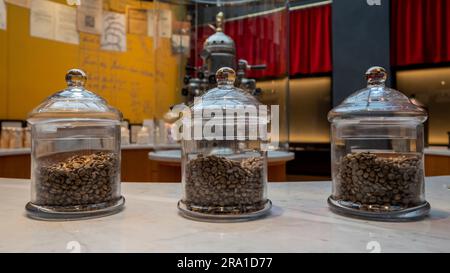 Torino, Italia, 4 novembre 2022. Interno del Museo Lavazza, un'industria leader nella produzione e distribuzione di caffè, una bevanda classica di esso Foto Stock