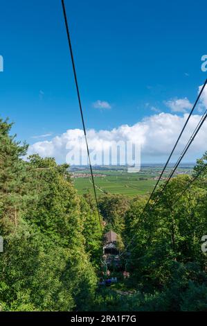 Rietburgbaghn con vista sulla piana dell'alto Reno, Rhodt unter Rietburg, Palatinato, Renania-Palatinato, Germania, Europa Foto Stock