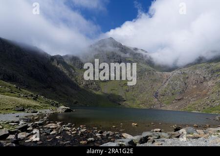 vista di snowdon dal lago Foto Stock