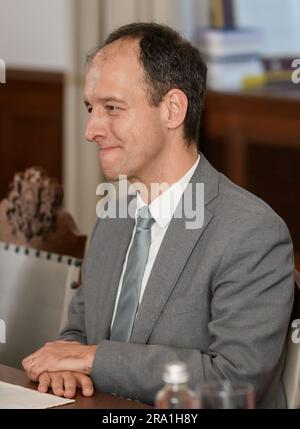 RIGA, Lettonia. 30 giugno 2023. Egils Levits, presidente della Lettonia, incontra Rodrigo da Costa (in foto), direttore esecutivo dell'Agenzia del programma spaziale dell'Unione europea (EUSPA). Crediti: Gints Ivuskans/Alamy Live News Foto Stock