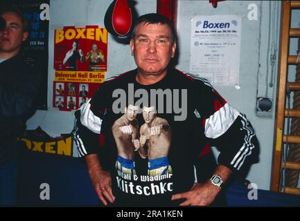 Fritz Sdunek, deutscher Boxtrainer, Cheftrainer beim deutschen Boxstall Universum Box Promotion ad Amburgo, er trainiert die Klitschko Brüder, Ritratto circa 1999. Foto Stock