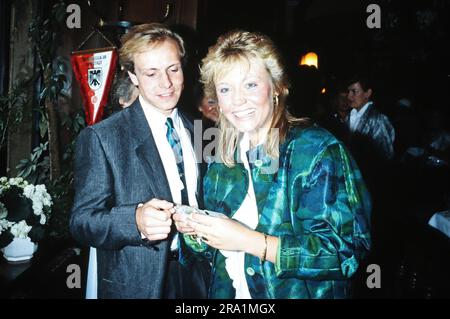 Michael Rummenigge, deutscher Fussballspieler, mit Ehefrau Carolin, 1981. Foto Stock