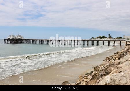 Ammira la spiaggia e il Malibu Pier Malibu Beach California USA Foto Stock