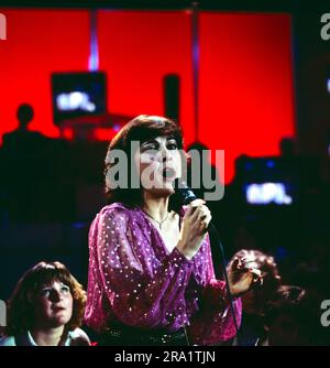 Disco, ZDF Musiksendung, Auftritt von Paola, Schweizer Schlagersängerin, 1974. Foto Stock