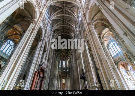 Interno della chiesa di Saint-Eustache a Parigi, Francia Foto Stock