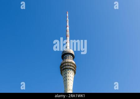 Dresda, Germania. 29 giugno 2023. La torre della televisione di Dresda. Credito: Daniel Schäfer/dpa/Alamy Live News Foto Stock