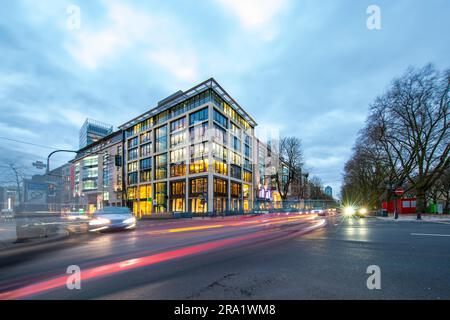 Koenigsallee a Dusseldorf all'alba, Dusseldorf, Germania Foto Stock