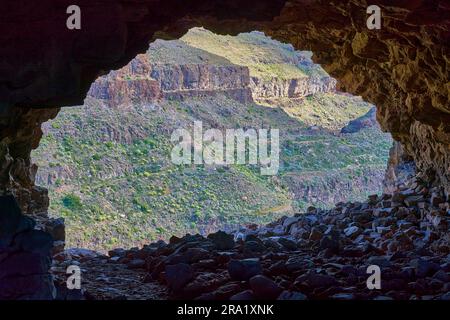 grotta della Fortezza di la Fortaleza nel Barranco de Tirajana, Isole Canarie, Gran Canaria Foto Stock