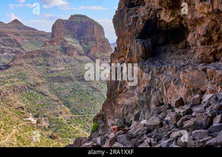 Grotta vivente della Fortezza di la Fortaleza nel Barranco de Tirajana, Isole Canarie, Gran Canaria Foto Stock