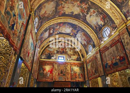 L'allegoria del Trionfo dell'ordine di San Giovanni dipinto da Mattia preti sulla parete interna della navata principale di San Concattedrale di Giovanni a la Valletta, Foto Stock