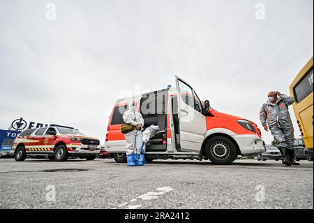 ZAPORIZHZHIA, UCRAINA - 29 GIUGNO 2023 - il comando e il personale esercitano per praticare azioni in caso di incidente al po nucleare di Zaporizhzhia Foto Stock