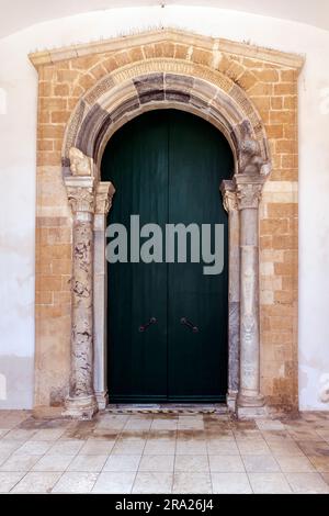 Santuario di Santa Lucia al Sepolcro. Sicilia, Italia. La chiesa fu costruita intorno al 1100 dai Normanni e di pianta normanna con pianta basilicale, cl Foto Stock