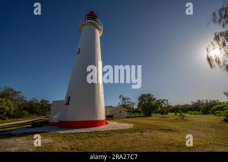 Faro di Lady Elliot Island, sito patrimonio dell'umanità, fotografato al chiaro di luna, Lady Elliot Island, Queensland, Australia Foto Stock