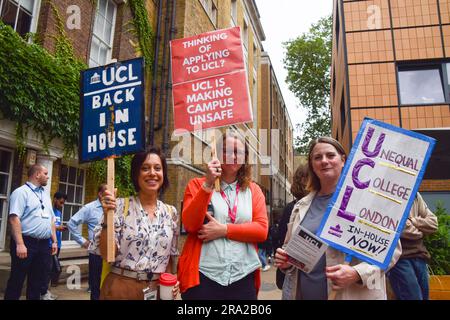 Londra, Inghilterra, Regno Unito. 30 giugno 2023. L'IWGB (Independent Workers Union) organizzò una dimostrazione presso l'University College London (UCL) in segno di protesta contro il licenziamento e la riassunzione di 256 lavoratori della sicurezza "prevalentemente neri e marroni". I manifestanti chiamano le azioni "non sicure e razziste” e affermano che il personale di sicurezza riceverà drastici tagli di stipendio in base al nuovo piano. (Immagine di credito: © Vuk Valcic/ZUMA Press Wire) SOLO USO EDITORIALE! Non per USO commerciale! Foto Stock