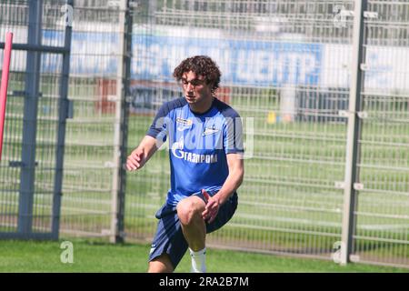 San Pietroburgo, Russia. 30 giugno 2023. Aleksandr Kovalenko dello Zenit Football Club si riscalda durante la sessione di allenamento al Gazprom Training Centre prima del torneo internazionale di calcio, la pari Premier Cup. (Foto di Maksim Konstantinov/SOPA Images/Sipa USA) credito: SIPA USA/Alamy Live News Foto Stock