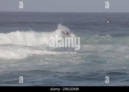 Saquarema, Brasile. 30 giugno 2023. Samuel Pupo (BRA), questo venerdì (30) durante il vivo Rio Pro Saquarema 2023 tappa brasiliana del World Surf League (WSL) World Surf Championship, tenutosi a Itaúna Beach a Saquarema, RJ. Crediti: Luiz Gomes/FotoArena/Alamy Live News Foto Stock