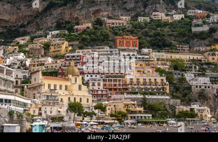 Il borgo di Positano in Costiera Amalfitana, Provincia di Salerno, Campania, Italia Foto Stock