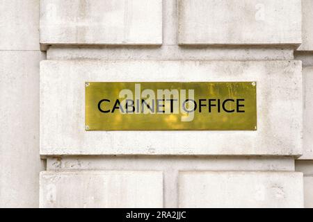Londra, Inghilterra, Regno Unito - 28 giugno 2023: Firma fuori dal dipartimento del Gabinetto del governo del Regno Unito a Whitehall, nel centro di Londra. Foto Stock
