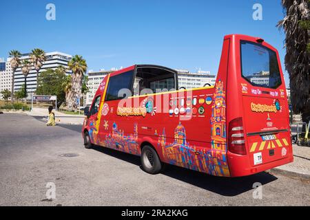 Tour Hop-On Hop-Off di Portogallo, Lisbona, avenida da Liberdade, compagnia di City Sightseeing a bordo di un autobus scoperto a due piani Foto Stock