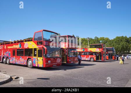 Tour Hop-On Hop-Off di Portogallo, Lisbona, avenida da Liberdade, compagnia di City Sightseeing a bordo di un autobus scoperto a due piani Foto Stock