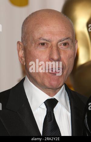 Foto del file datata 24/02/08 di Alan Arkin al 80° Academy Awards (Oscar) al Kodak Theatre, Los Angeles, USA. Il signor Arkin che ha vinto un Oscar per il suo ruolo in Little Miss Sunshine è morto all'età di 89 anni, il suo agente ha confermato all'agenzia di stampa della PA. L'attore americano ha ricevuto anche cenni all'Academy Award per i russi stanno arrivando i russi stanno arrivando, il cuore è un solitario Hunter e Argo. Data di emissione: Venerdì 30 giugno 2023. Foto Stock