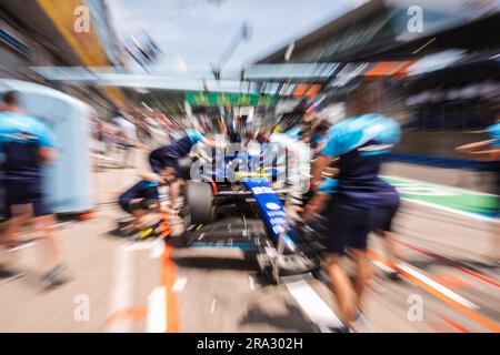 Spielberg, Austria. 30 giugno 2023. Alexander Albon (THA) Williams Racing FW45 ai box. 30.06.2023. Campionato del mondo di formula 1, Rd 10, Gran Premio d'Austria, Spielberg, Austria, Giorno di qualificazione. Il credito fotografico dovrebbe essere: XPB/Press Association Images. Credito: XPB Images Ltd/Alamy Live News Foto Stock