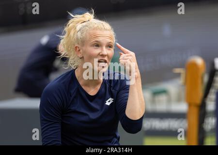 Bad Homburg, Germania. 30 giugno 2023. Tennis: WTA Tour, Singles, Women, quarti di finale. Katerina Siniakova (Repubblica Ceca) - Liudmila Samsonova (Russia), Katerina Siniakova gestures. Credito: Jürgen Kessler/dpa/Alamy Live News Foto Stock