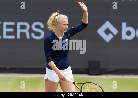 Bad Homburg, Germania. 30 giugno 2023. Tennis: WTA Tour, Singles, Women, quarti di finale. Katerina Siniakova (Repubblica Ceca) - Liudmila Samsonova (Russia), Katerina Siniakova gestures. Credito: Jürgen Kessler/dpa/Alamy Live News Foto Stock