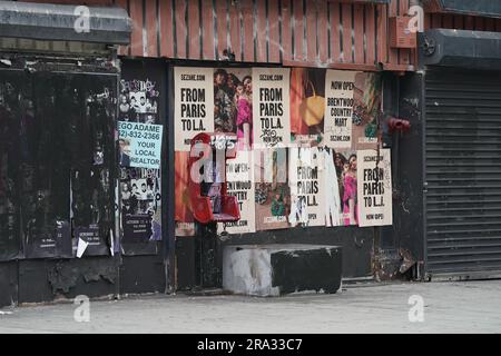 Scene da Skid Row di un'area del centro cittadino di Los Angeles che è una delle più grandi popolazioni stabili (tra 5.000 e 8.000) di persone senzatetto. Foto Stock