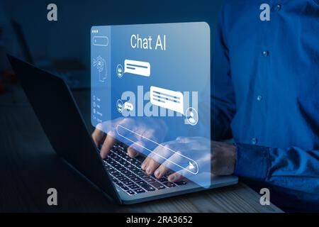 Conversazione sui bot tramite chat AI utilizzando la tecnologia di intelligenza artificiale per rispondere agli utenti. Assistente virtuale chatbot, intelligenza artificiale generativa, assistenza clienti. Persona t Foto Stock