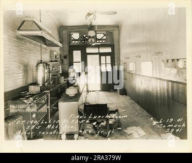 Fotografia dell'interno del lotto 15, Bl. 2256, 225 Mkt. Ave, piano terra del fine's Lunch Room After Vacating, D.P. 140. Foto Stock