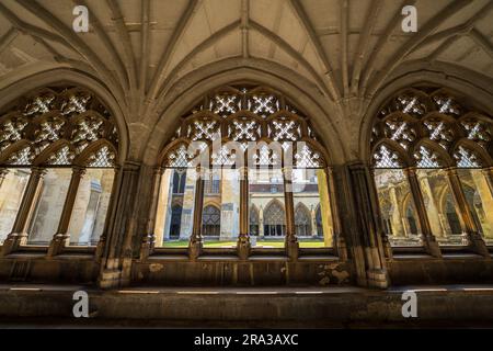 All'interno dell'Abbazia di Westminster, i Chiostri dell'Abbazia. L'abbazia è una chiesa di Londra con architettura gotica ed è un'attrazione da non perdere quando si visita l'Inghilterra, Regno Unito. Foto Stock