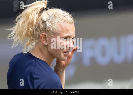 Bad Homburg, Germania. 30 giugno 2023. Tennis: WTA Tour, Singles, Women, quarti di finale. Katerina Siniakova (Repubblica Ceca) - Liudmila Samsonova (Russia), Katerina Siniakova gestures. Credito: Jürgen Kessler/dpa/Alamy Live News Foto Stock