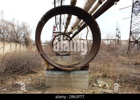 Pipeline di processo della fabbrica in fase di smontaggio Foto Stock