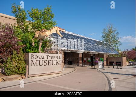 Drumheller, Alberta - 25 giugno 2023: Esterno del famoso Royal Tyrrell Museum in estate. Foto Stock