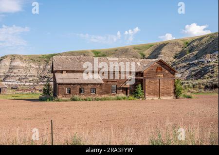 Abbandonare l'edificio della Rosedale Coal and Clay, vicino a Drumheller, Alberta. Foto Stock