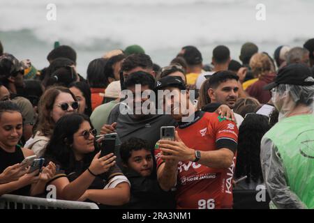 Saquarema, Brasile. 30 giugno 2023. Yago Dora (BRA), questo venerdì (30) durante il vivo Rio Pro Saquarema 2023 tappa brasiliana della World Surf League (WSL), tenutasi presso Praia de Itaúna a Saquarema, RJ. Crediti: Luiz Gomes/FotoArena/Alamy Live News Foto Stock