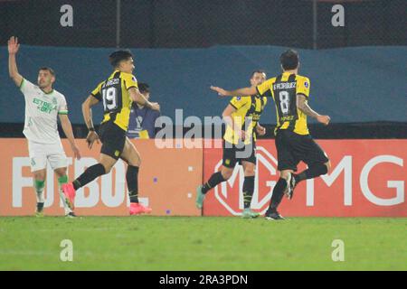 Montevideo, Uruguay. 30 giugno 2023. Centenario Stadium Sebastian Rodriguez do Penarol, celebra il suo gol durante la partita tra Penarol e America Mineiro, per il sesto round del gruppo F della Copa Sudamericana 2023, Centenario Stadium questo giovedì 29. 30761 (Pool Pelaez Burga/SPP) credito: SPP Sport Press Photo. /Alamy Live News Foto Stock