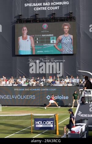 Bad Homburg, Germania. 30 giugno 2023. Tennis: WTA Tour, singoli, donne, semifinali. Emma Navarro (USA) - Katerina Siniakova (Repubblica Ceca). Il tabellone mostra i giocatori. Credito: Jürgen Kessler/dpa/Alamy Live News Foto Stock