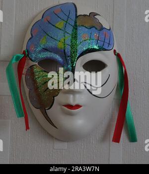 Maschera in porcellana miniaturizzata Foto Stock